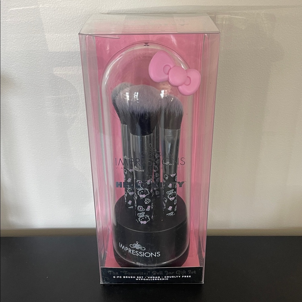 ❤️NEW!!!❤️ Impressions Hello Kitty Brush Set - Pink & Black. Loc.F3.